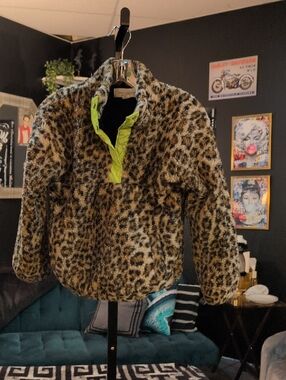 Treasure & Bond Leopard Print Fleece Pullover with Lime Trim